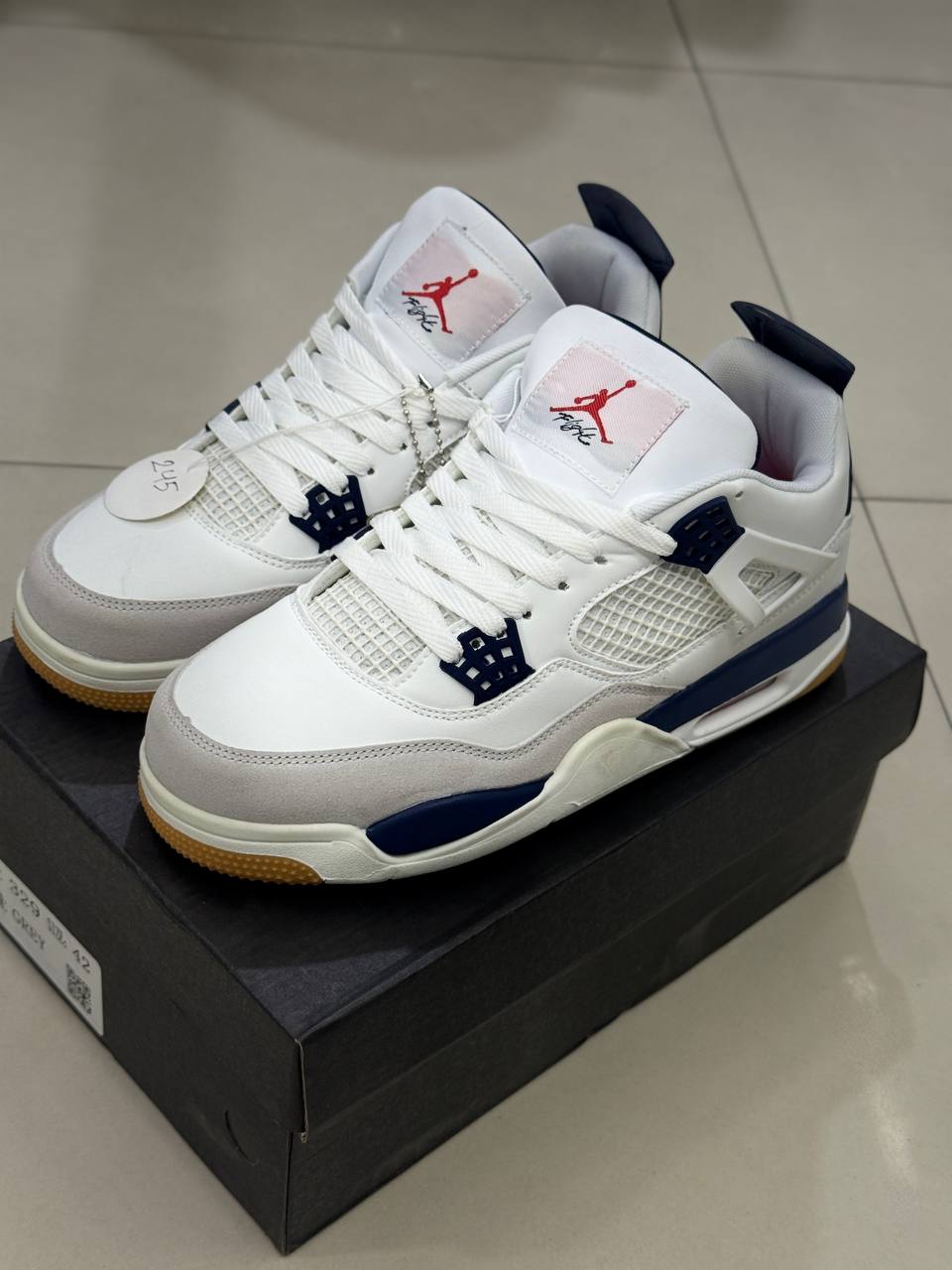 Nike SB x Air Jordan 4 "Navy”
